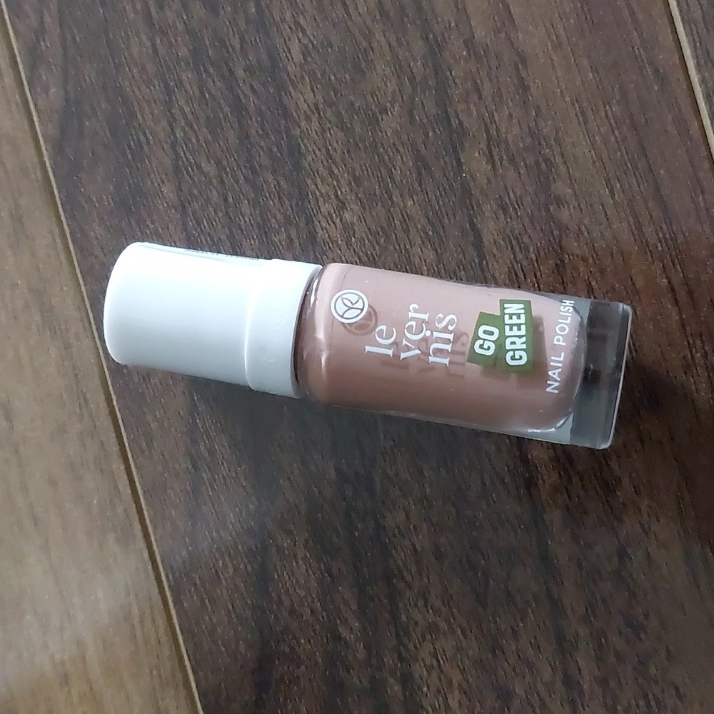 Yves Rocher Nail Polish